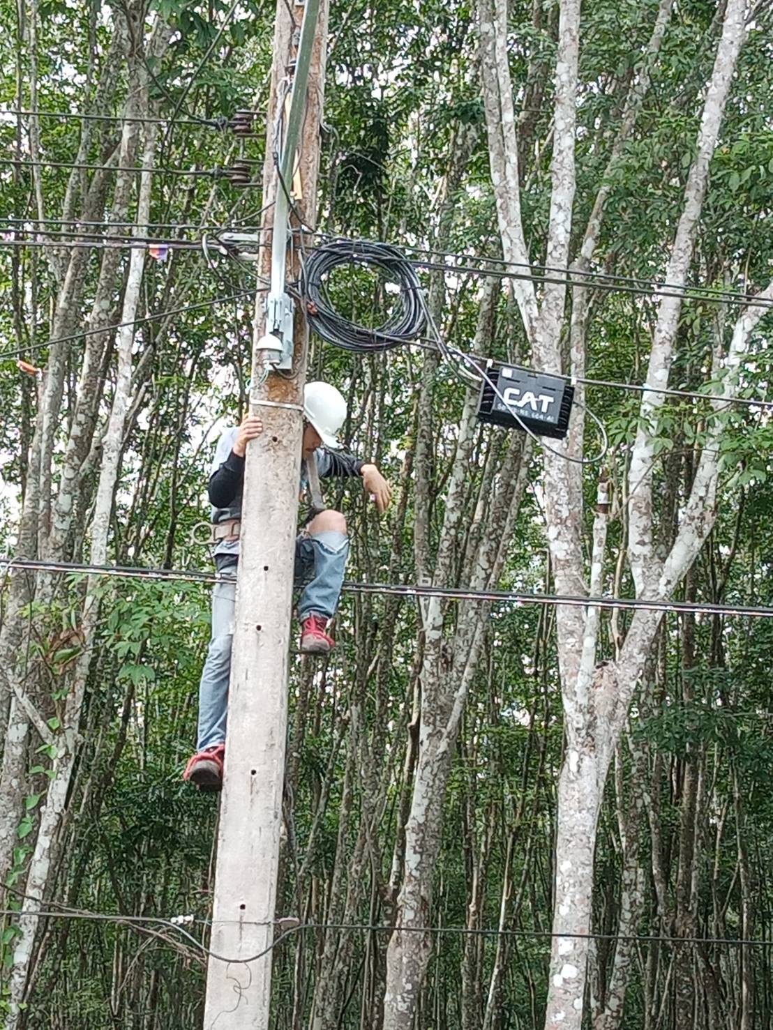 ซ่อมแซมไฟฟ้าส่องสว่างสาธารณะบ้านเกาะแก้ว-บ้านห้วยคุย หมู่ที่ ๑  และหมู่ที่ ๔ จุดหน้าโรงเรียนบ้านคลองจัน